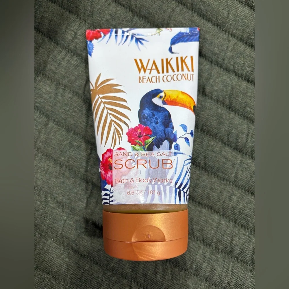New Bath & Body Works Sugar Scrub Waikiki Beach